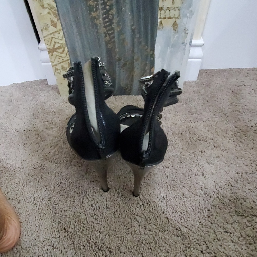 Shoes - Picture 2 of 4